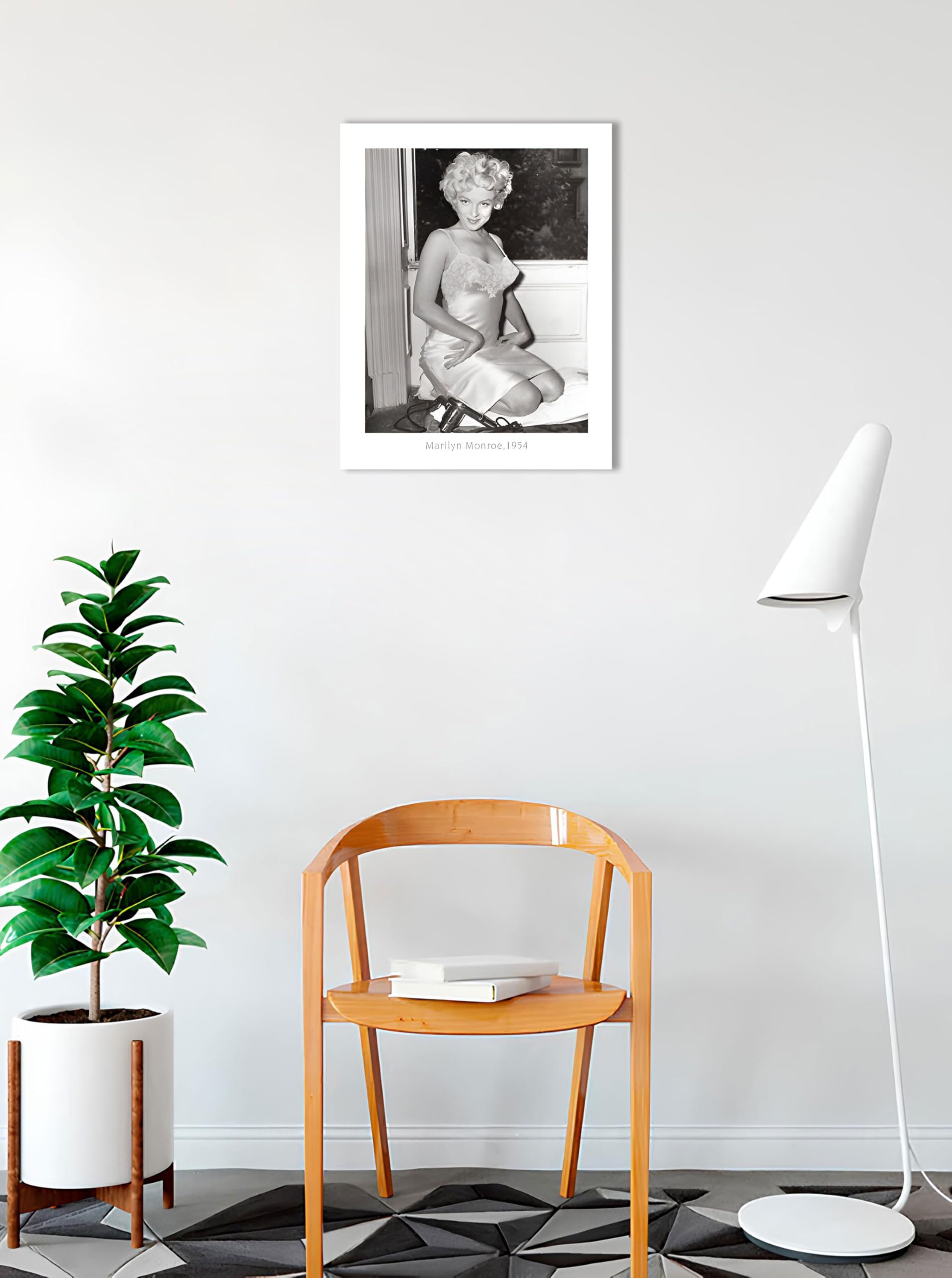 Marilyn Monroe, 1954 Poster Print (22 x 28)