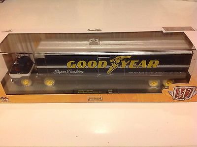 M2 Machines 1:64 Auto-Haulers CHASE 1969 Dodge L600 COE & 1969 Dodge Charger Daytona 440 With Glass Tires R19